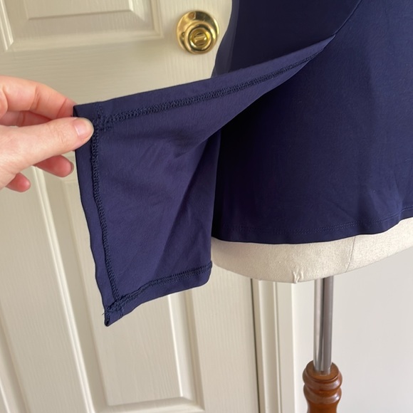 💙FOREVER NEW Sz6 Blue structured short sleeve blouse with zipper + flair detail - Picture 4 of 14